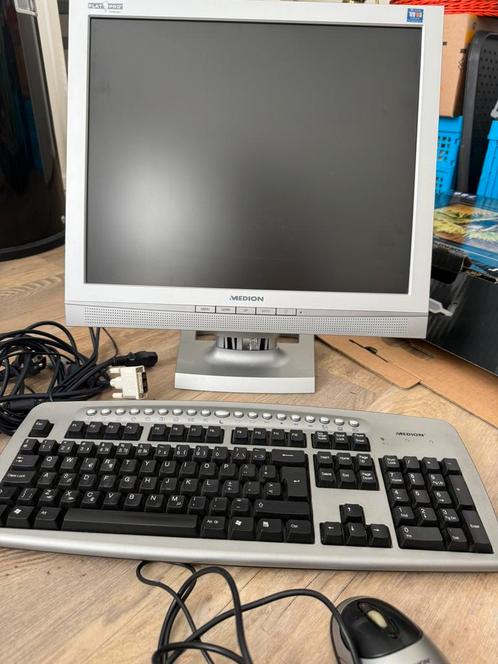 Mmonitor Medion met toestenbord en muis, Computers en Software, Desktop Pc's, Zo goed als nieuw, Ophalen of Verzenden