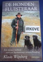 DE HONDENFLUISTERAAR * Klaas Wijnberg *, Boeken, Honden, Zo goed als nieuw, Klaas Wijnberg, Verzenden