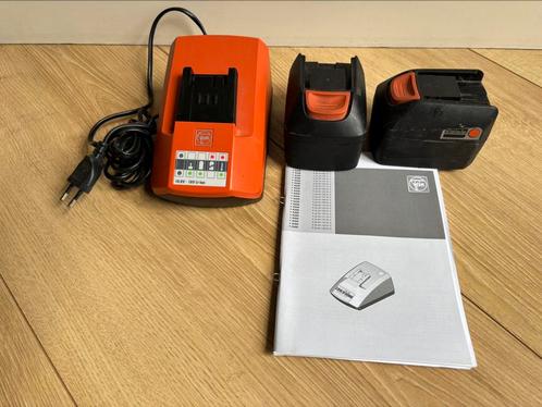Fein acculader met 2 accu’s, Doe-het-zelf en Verbouw, Gereedschap | Machine-onderdelen en Toebehoren, Zo goed als nieuw, Ophalen