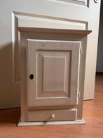 Oud houten kastje met deur en lade., Ophalen