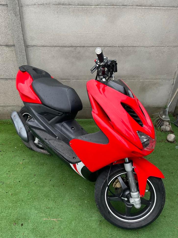 GEZOCHT !Sloop/Kapotte Yamaha Aerox / MBK Booster BWS SPIRIT, Fietsen en Brommers, Scooters | Yamaha, Aerox, Ophalen