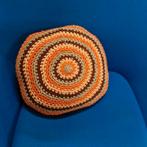 Bijna rond kussen retro kussen gehaakt jaren 70, Verzamelen, Retro, Ophalen of Verzenden, Huis en Inrichting