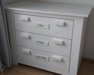Commode (babykamer) t.e.a.b. beschikbaar voor biedingen