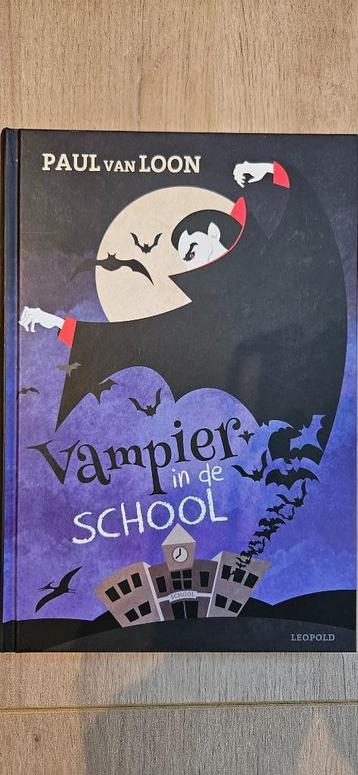 Vampier in de school beschikbaar voor biedingen