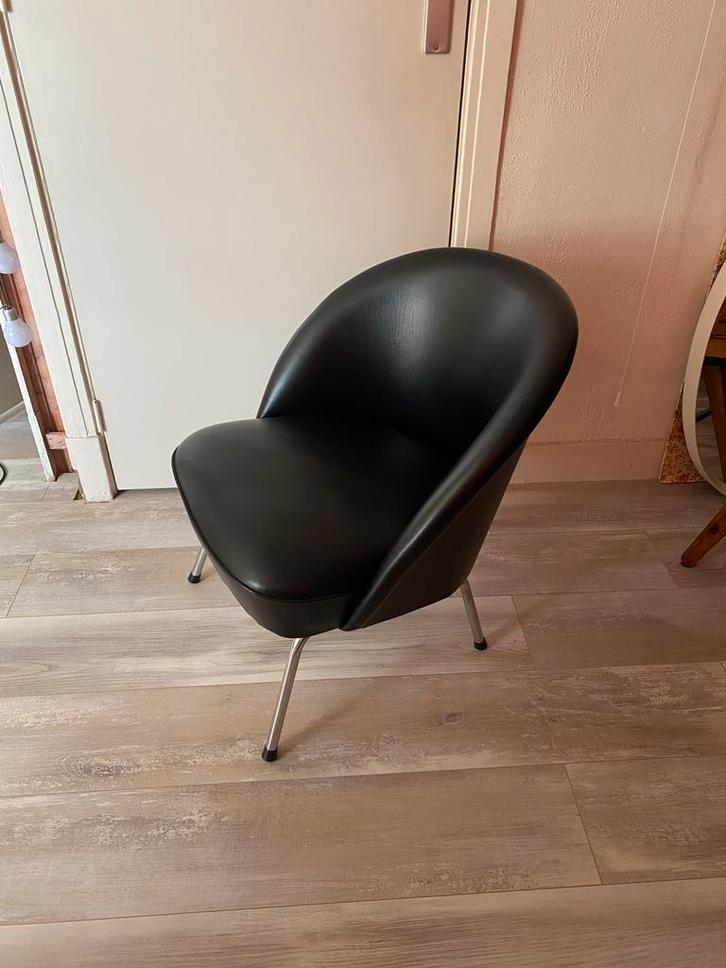 Vintage Kuipstoel Zwart Skai Jaren 60, Huis en Inrichting, Stoelen, Gebruikt, Eén, Kunststof, Zwart, Ophalen