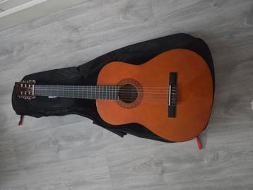  Gitaar akoestische met hoes beschikbaar voor biedingen