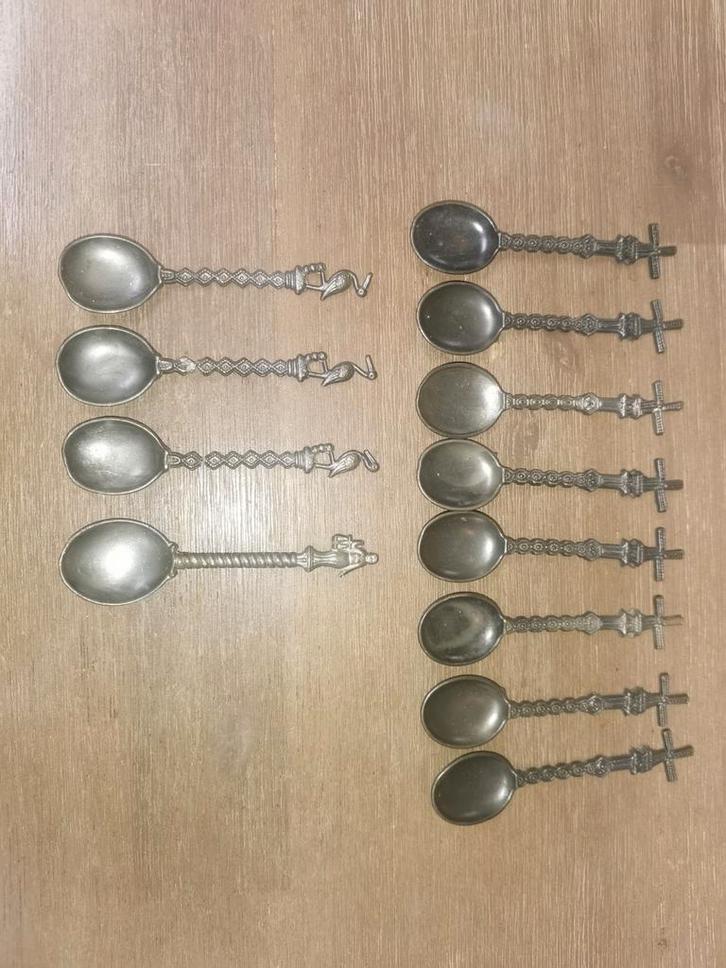 Tinnen Lepels, 12 stuks met diverse motieven, Antiek en Kunst, Antiek | Bestek, Ophalen of Verzenden