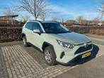 Toyota Rav4 2.5 Hybrid 218pk CVT 2023 Urban Khaki, Auto's, Stof, 4 cilinders, 2487 cc, 1565 kg