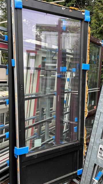 (28) Nieuw aluminium raamkozijn draai kiep incl glas  beschikbaar voor biedingen