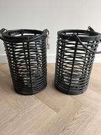 2 rieten rotan zwarte windlichten 37 cm hoog, Huis en Inrichting, Woonaccessoires | Kandelaars en Kaarsen, Ophalen of Verzenden