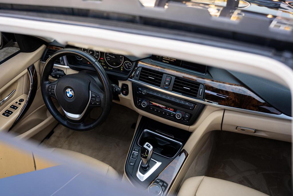 BMW 3-serie 328i xDrive High Executive DAK | STOELVERWARMING, Auto's, Automaat, 15 km/l, Gebruikt, Vierwielaandrijving