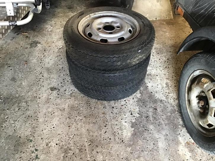 VW Kever wiel met band en wieldop - compleet, Auto-onderdelen, Carrosserie en Plaatwerk, Gebruikt, Ophalen of Verzenden