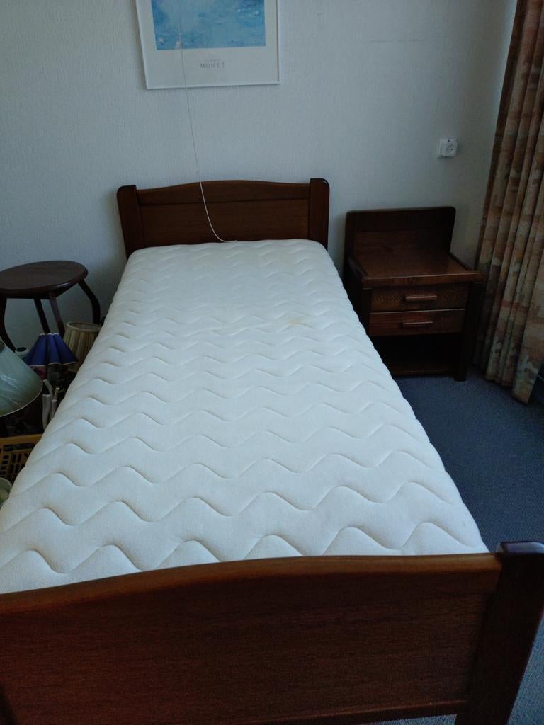 Ledikant 90/200 electrische bedbodem,nachtkastje, eikenhout, Ophalen, Gebruikt, 90 cm, Eenpersoons