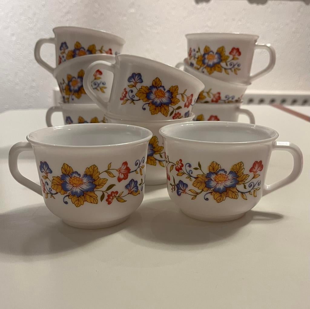 10 retro vintage Arcopal France “Lotus” kopjes, Gebruikt, Ophalen of Verzenden, Glas, Overige stijlen