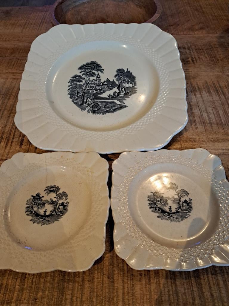 Drie antieke borden met landschap, Ophalen