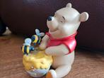 Winnie de Poeh beeldje met honingpot en bijen, Ophalen of Verzenden, Winnie de Poeh of vrienden, Zo goed als nieuw, Beeldje of Figuurtje