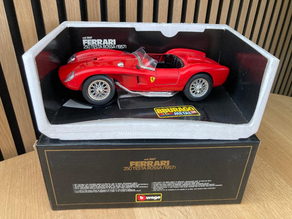 rode Bburago Ferrari 250 Testa Rossa (1957) cod.3007, Ophalen, Nieuw, Auto, Bburago