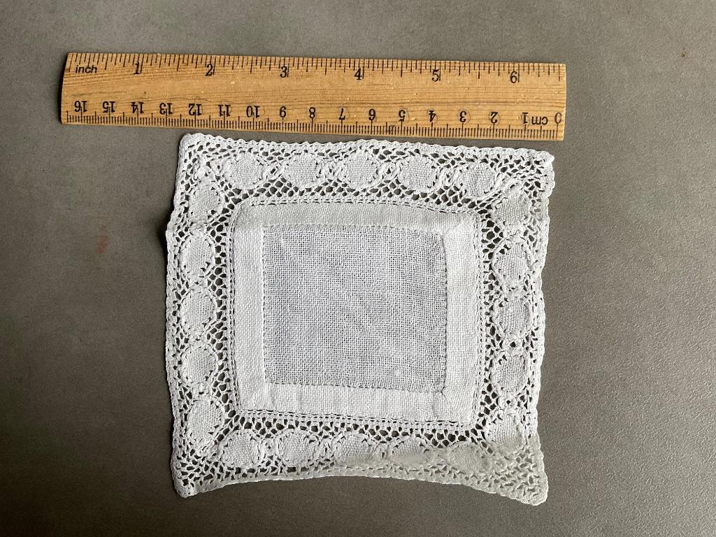 Handwerk kanten kleedjes nog 2 stuks over!, Ophalen of Verzenden