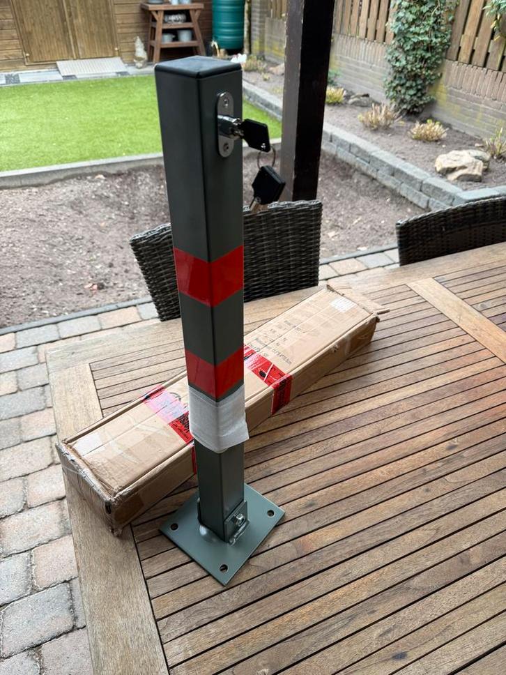 Nieuwe opklapbare parkeerpaal met slot en sleutels, Auto diversen, Anti-diefstal, Nieuw, Ophalen
