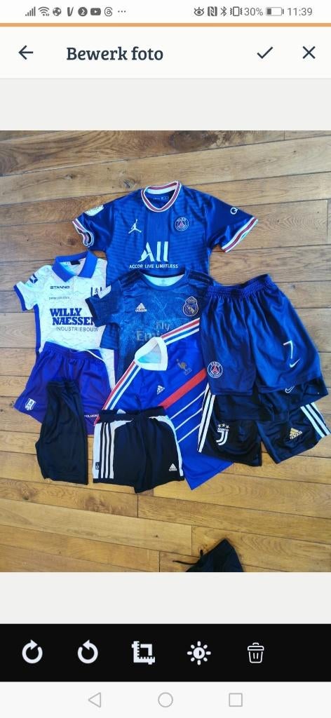 voetbalshirts, tenues, broekjes- diverse maten, Ophalen of Verzenden, Gebruikt, Jongen of Meisje, Sport- of Zwemkleding