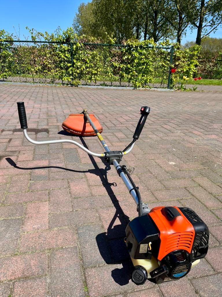 Hitachi bosmaaier CG31EBS (P) - Start en werkt, Ophalen of Verzenden, Gebruikt, 30 tot 50 cm, Benzine