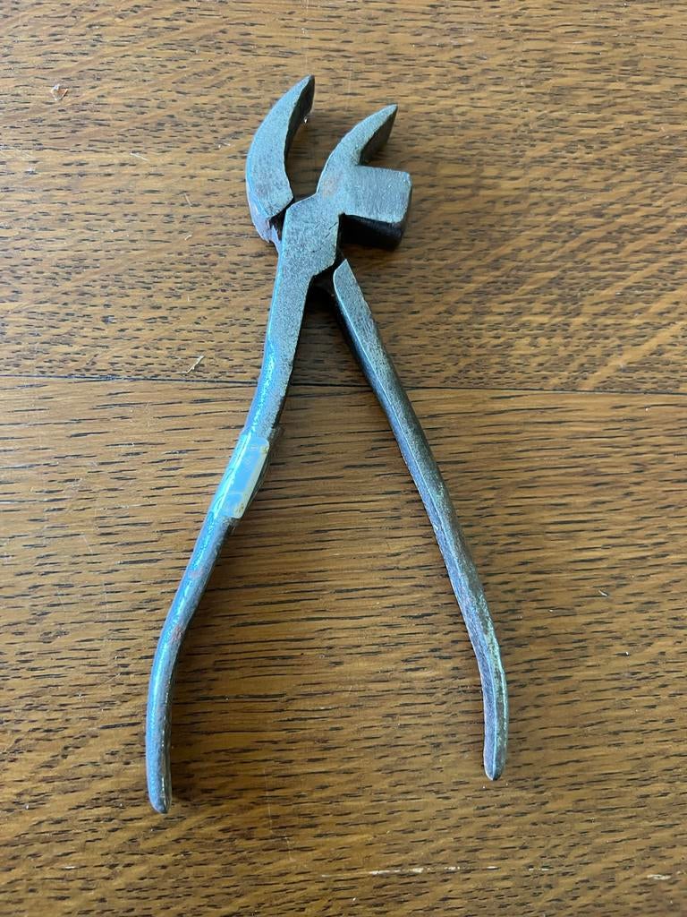Gebogen tang met hamerfunctie/Curved pliers with “hammer”, Doe-het-zelf en Verbouw, Ophalen of Verzenden, Gebruikt