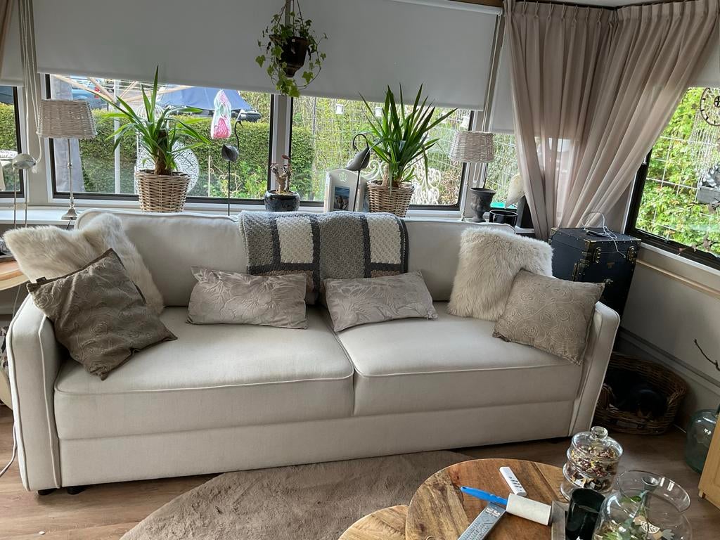 Slaapbank. Zo goed als nieuwe beige creme slaapbank, Ophalen, Wit, Tweepersoons, Zo goed als nieuw