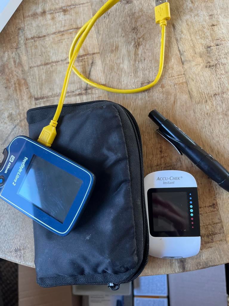 Freestyle Libre 2 reader & Accu-Chek Instant, Ophalen of Verzenden, Gebruikt, Overige typen