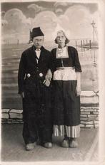 Volendam, Klederdracht, fotokaart, Ophalen of Verzenden, 1940 tot 1960, Ongelopen, Noord-Holland