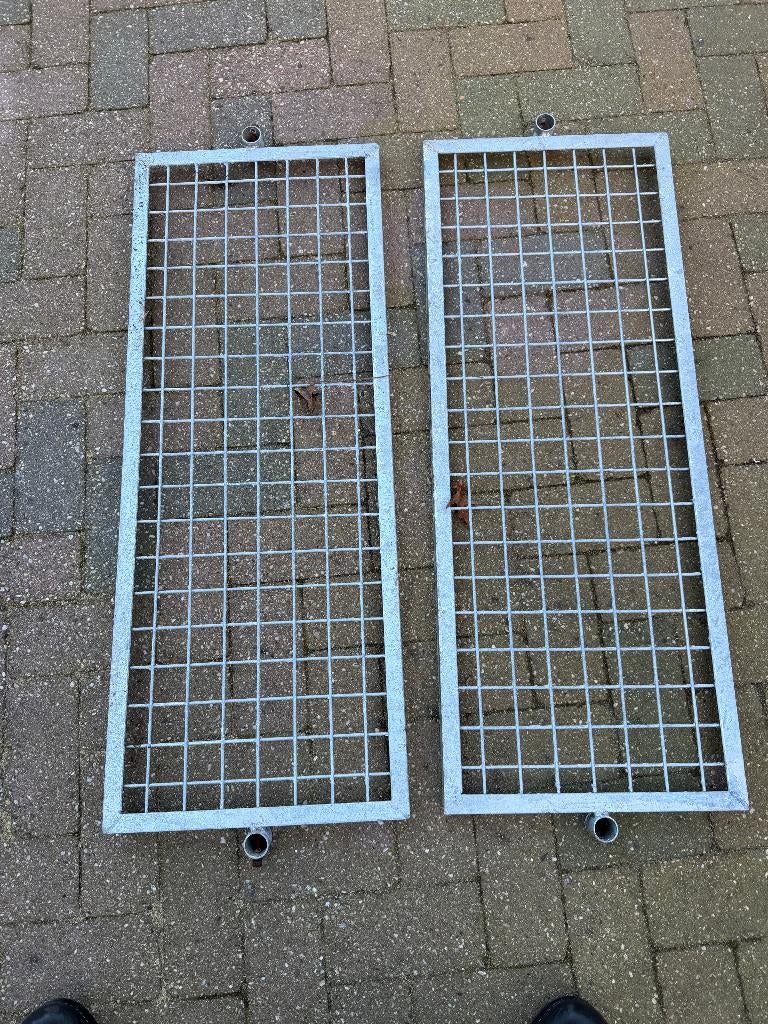 Metalen Roosters Gegalvaniseerd 2 Stuks, Doe-het-zelf en Verbouw, Metalen, Ophalen, Nieuw