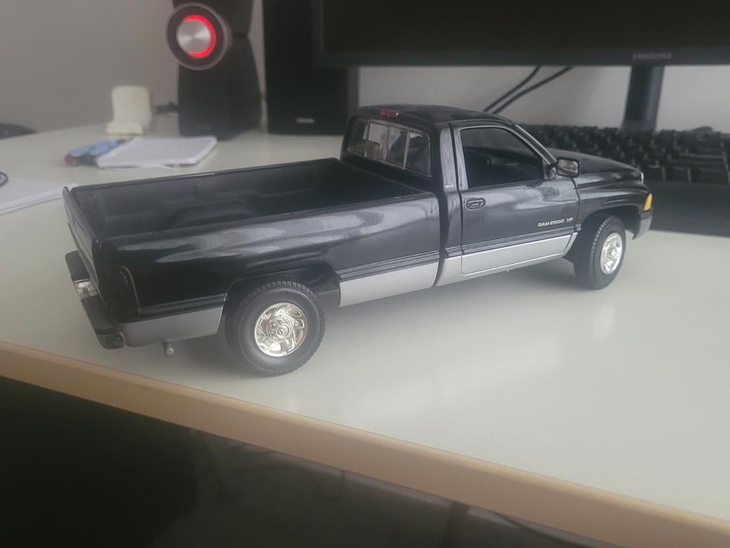 Dodge ram pick-up, Hobby en Vrije tijd, Modelauto's | 1:18, Nieuw, Ophalen of Verzenden, E, E