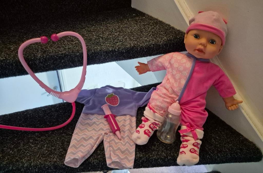 Leuke babypop met accessoires, Ophalen, Gebruikt, Babypop