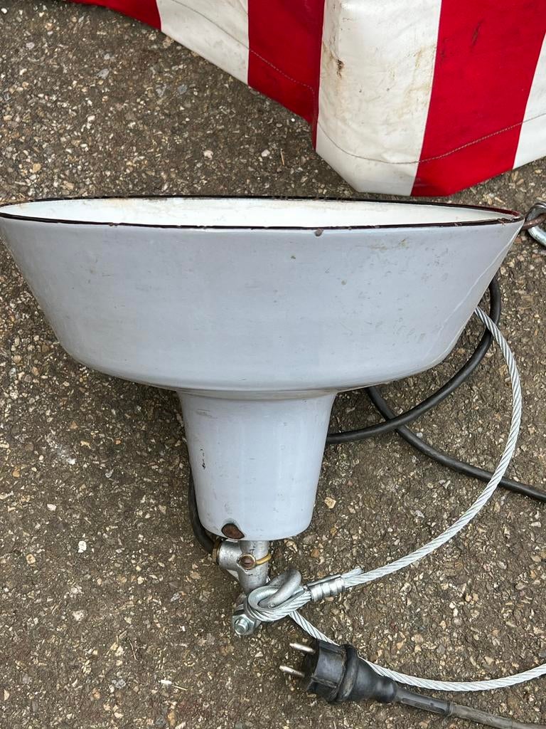 Vintage kist met 4 industriële lampennin grijs emaille, Ophalen, Gebruikt