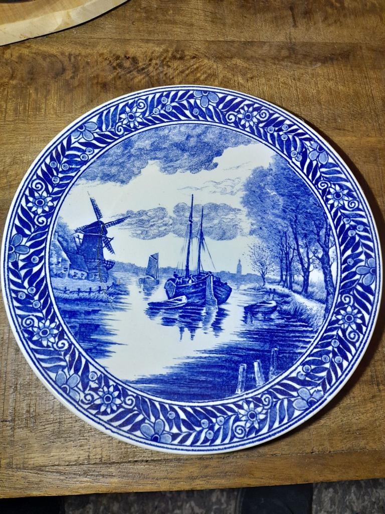 Delfts Boch Fes wandbord met molen en boot (35), Ophalen of Verzenden