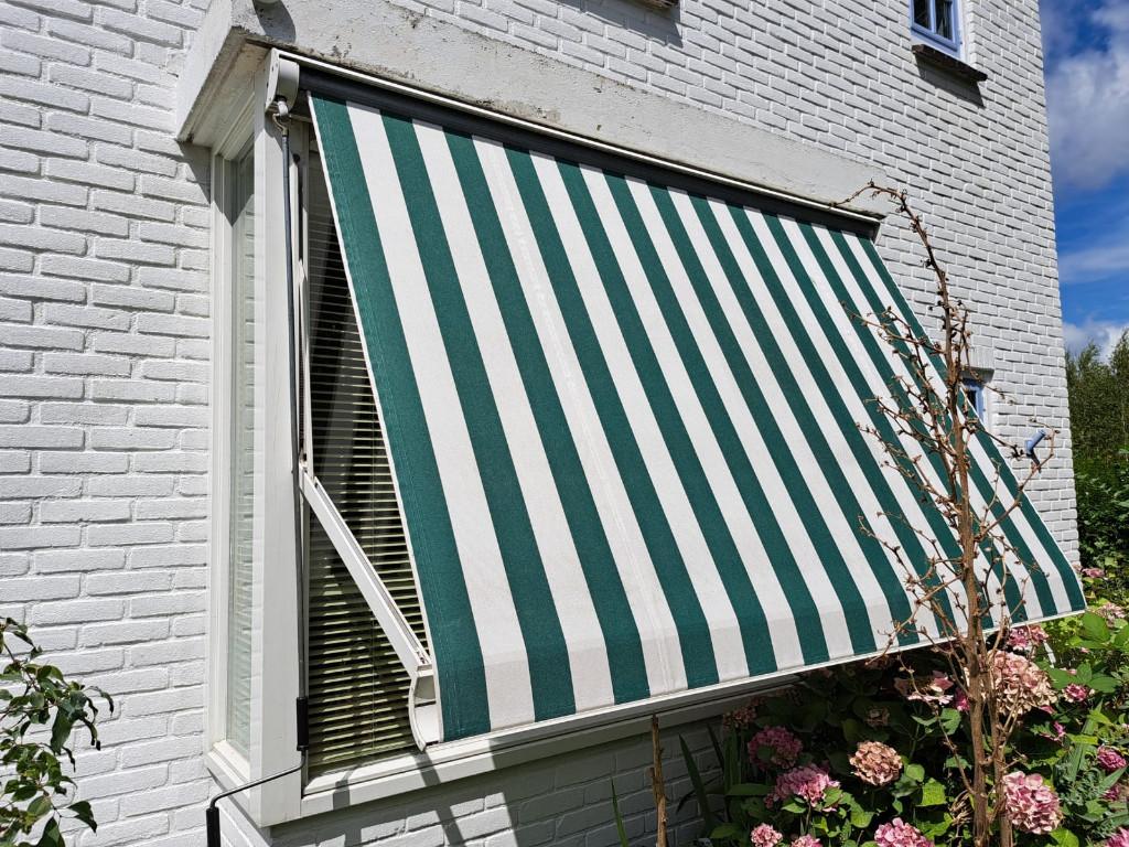 Uitvalscherm 2,20m breed en de uitval is 1,60m, Tuin en Terras, Zonneschermen, Ophalen, Gebruikt, Minder dan 250 cm, Uitvalscherm