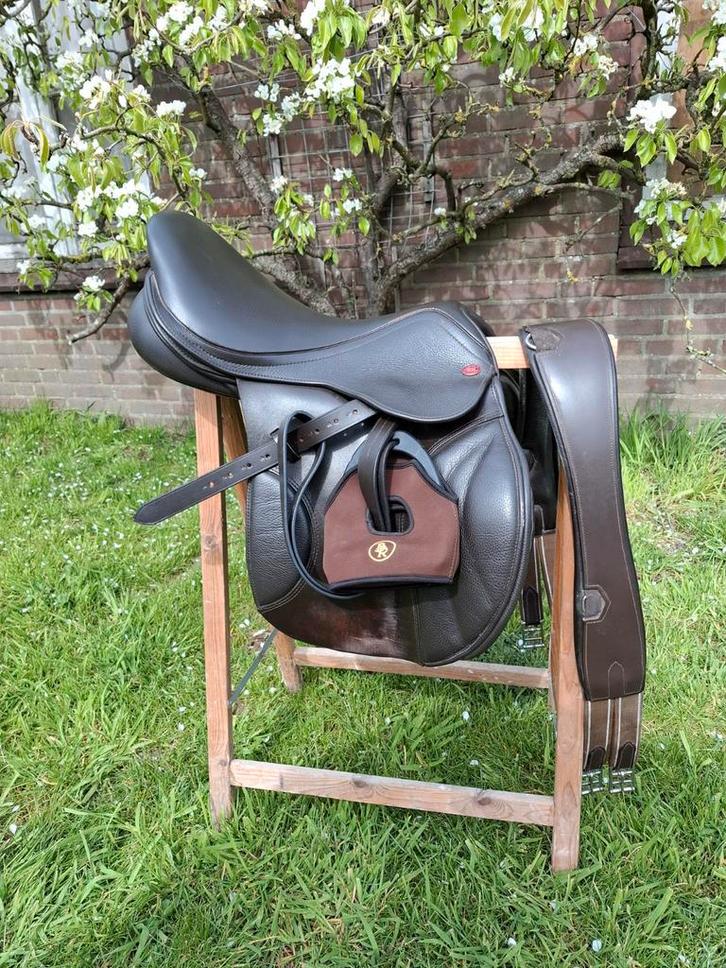 Compleet Kent and Masters springzadel, bruin, 17,5 inch, Dieren en Toebehoren, Paarden en Pony's | Overige Paardenspullen, Gebruikt