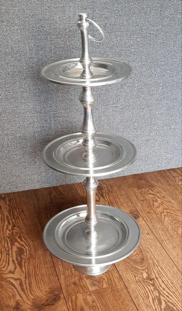 Mooie etagère en 2 vazen., Ophalen, Zo goed als nieuw