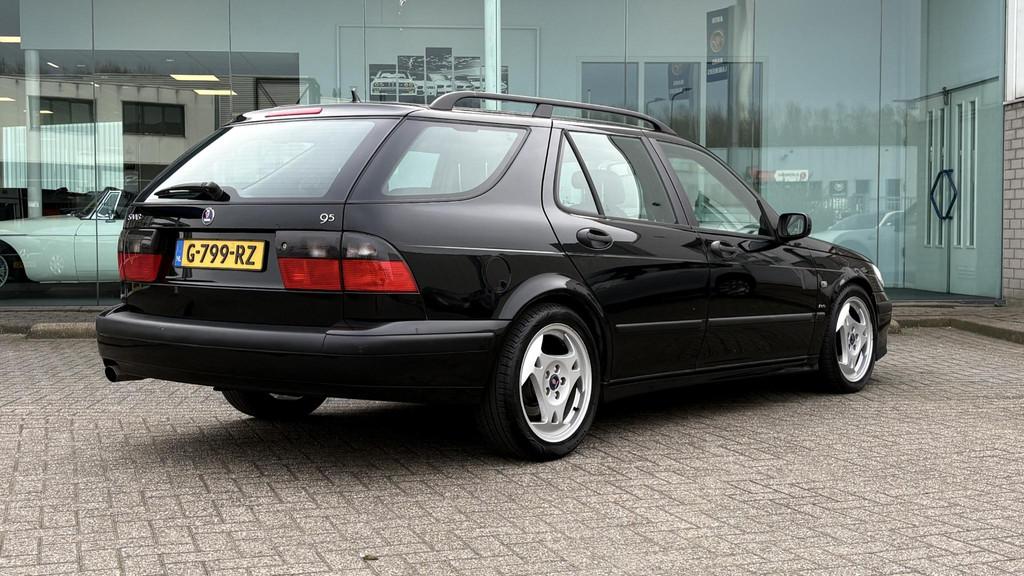Saab 9-5 Estate 2.3 Turbo Aero, Auto's, Saab, 4 cilinders, 2290 cc, Zwart, 10 km/l