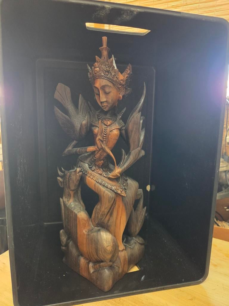 Uniek Balinees Houtsnijwerk: Danseres op Dier, Houtsnijwerk, Ophalen of Verzenden, Handgemaakt, 20 - 50 cm