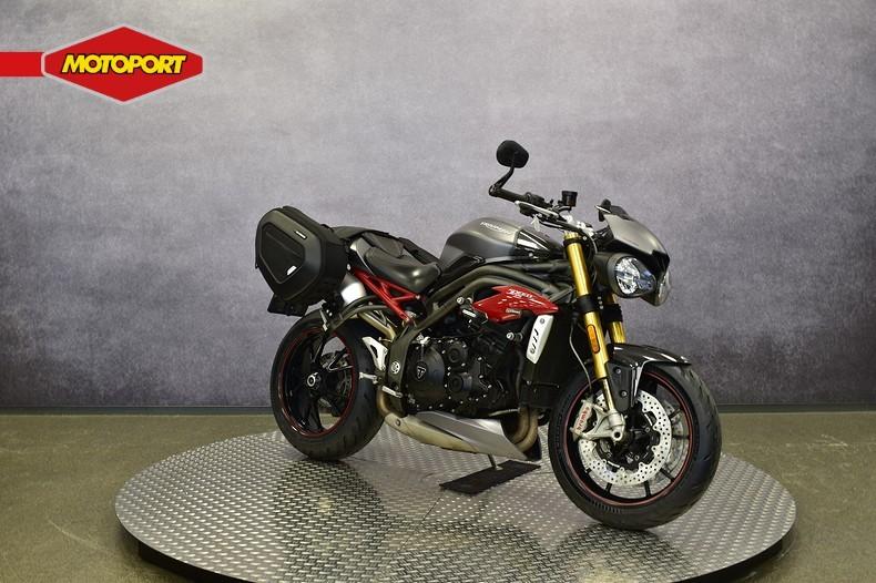 Triumph SPEED TRIPLE R (bj 2016), Triumph Motocycles, Bedrijf, Triumph.Benelux@triumph.co.uk, De Droogmakerij 40A
1851 LX   Heiloo, NL