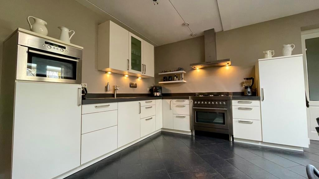 Hoekkeuken met composiet blad, Ophalen, Gebruikt, Wit, Hoekkeuken