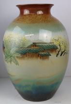 Grote vaas versierd met landschap en huizen. Gemerkt op acht, Ophalen