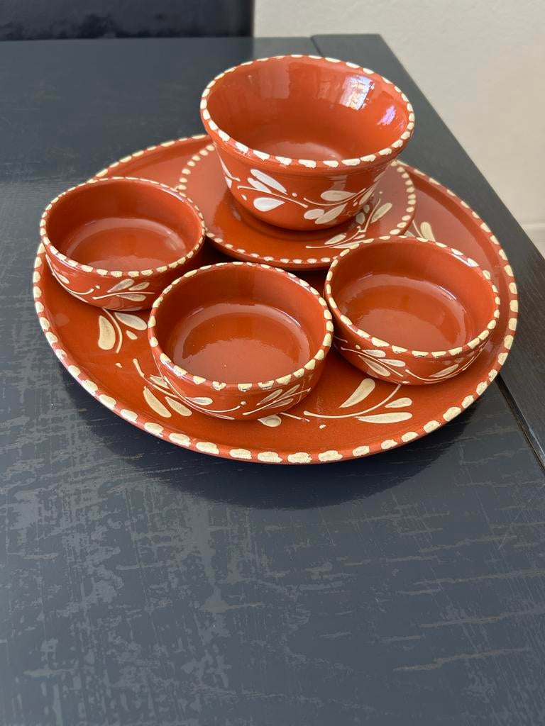 Aardewerk serveerset - Terracotta met wit decor, Antiek en Kunst, Ophalen