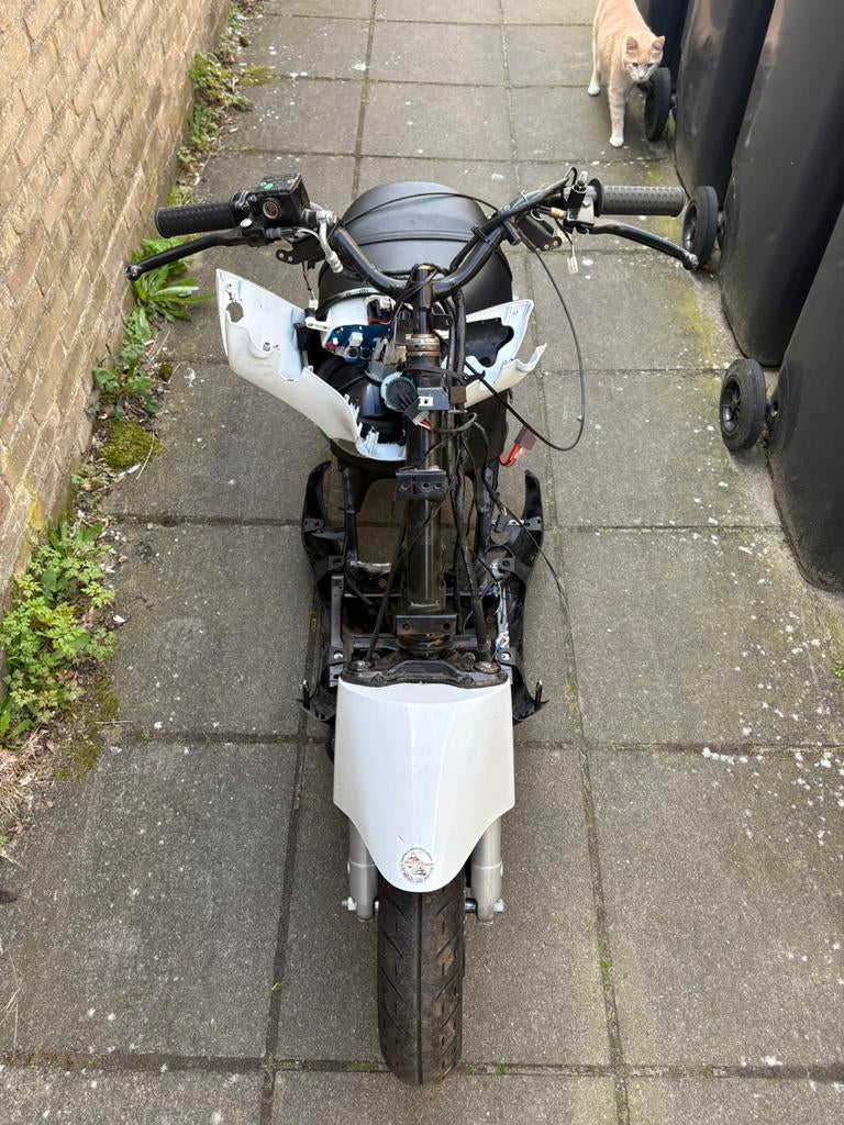 Piaggio zip frame, Fietsen en Brommers, Scooters | Piaggio, Ophalen, Maximaal 45 km/u, Zip, Zo goed als nieuw