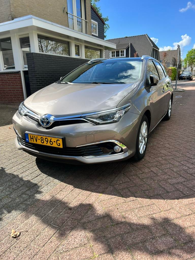 Toyota Auris 1.8 Hybrid Touring Sports CVT 2015 Bruin, Auto's, Euro 6, Leder en Stof, Origineel Nederlands, Grijs