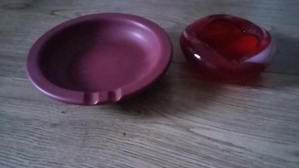 Rode Asbak., Huis en Inrichting, Woonaccessoires | Overige, Ophalen, Gebruikt, Rood, Steen/keramiek