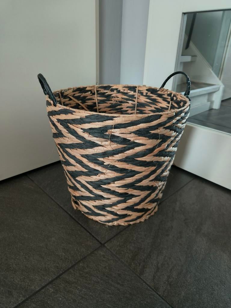 Grote geweven mand, Huis en Inrichting, Woonaccessoires | Schalen en Manden, Ophalen, Gebruikt, Mand, Rond