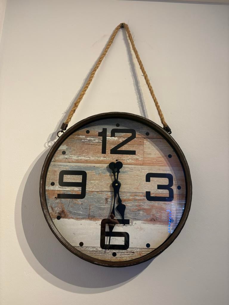 Grote wandklok met touwophanging - Industrieel design, Ophalen of Verzenden, Gebruikt, Analoog, Wandklok