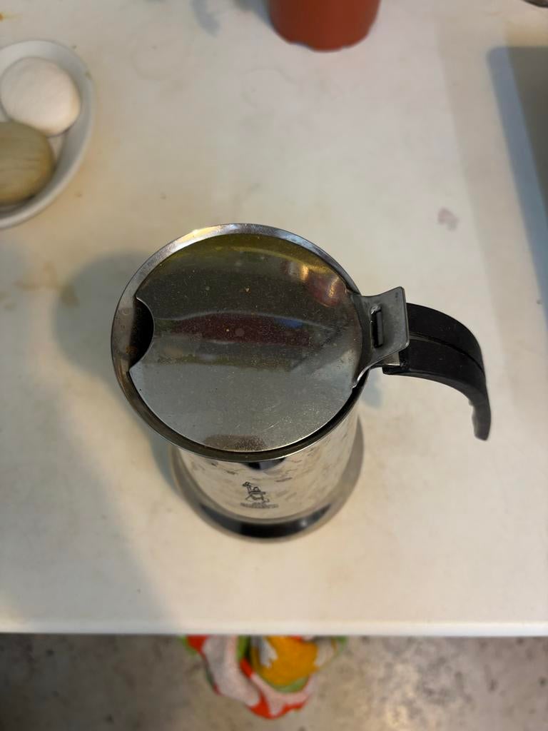 Bialetti Moka Express RVS - 4 kopjes, Fokke Simonszstraat 10, Gebruikt, Gemalen koffie, Ophalen of Verzenden