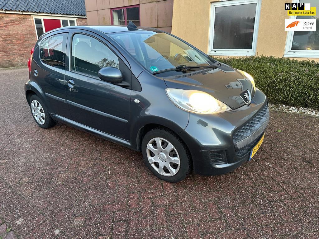 Peugeot 107 1.0-12V Urban Move AIRCO CARPLY APK NAP, Voorwielaandrijving, Gebruikt, 4 stoelen, Origineel Nederlands